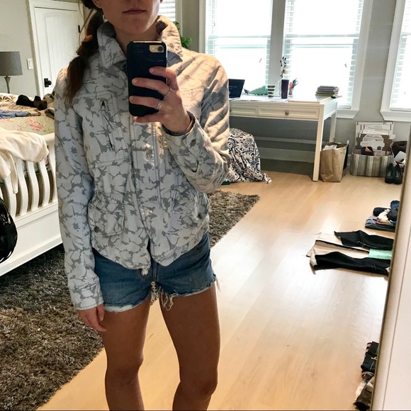 GAP XS baby blue floral designed jacket! Like new! - Picture 4 of 8